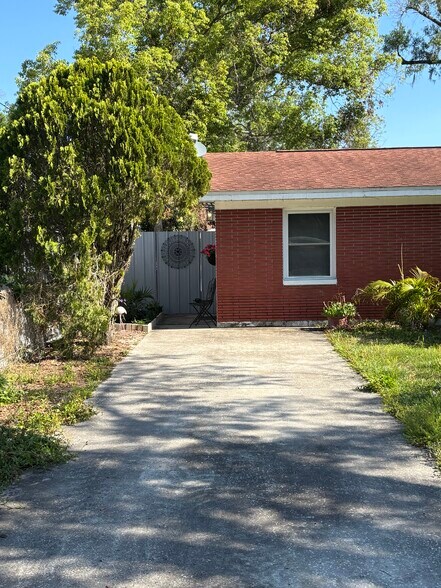 Building Photo - 2410 E 148th Ave