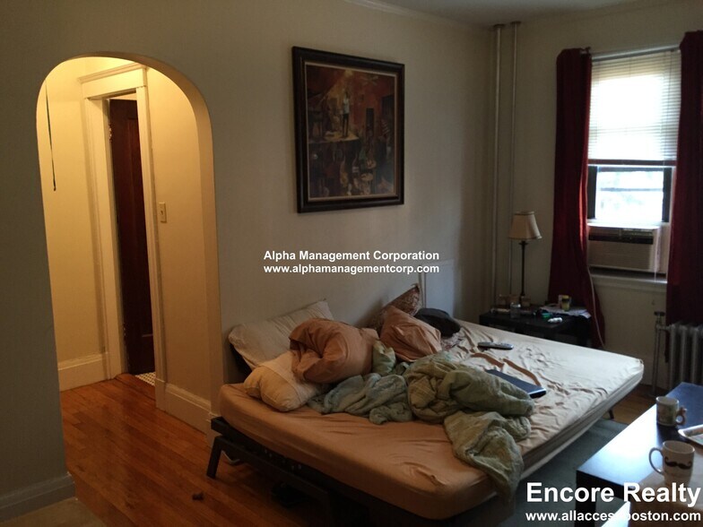 Building Photo - 349 Pleasant St