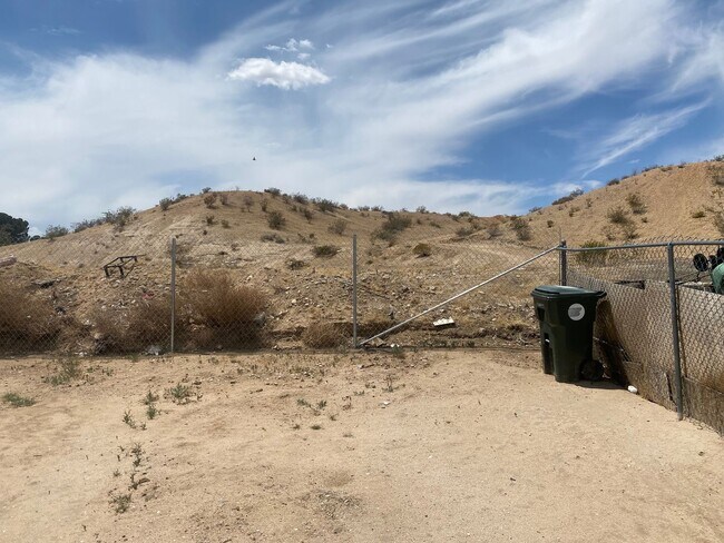 Building Photo - Victorville 1 bedroom 1 bathroom