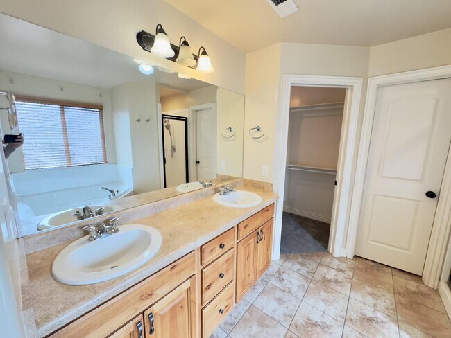 Building Photo - 1078 Cinnamon Ridge Dr
