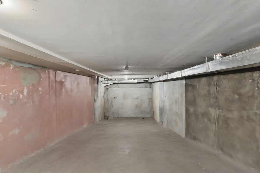 Building Photo - 15 Wales Ave