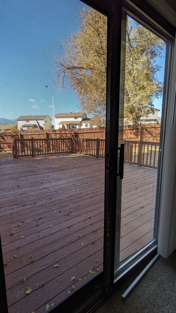 Building Photo - SPACIOUS TWO STORY 3 BED/2.5 BATH WITH FENCED BACKYARD IN CUL-DE-SAC!