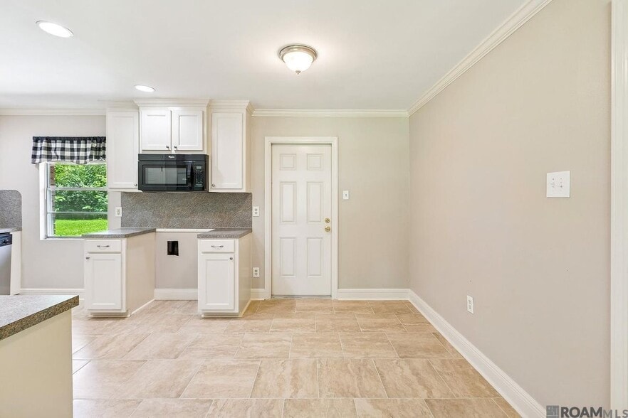 Building Photo - 8977 Nolen Dr