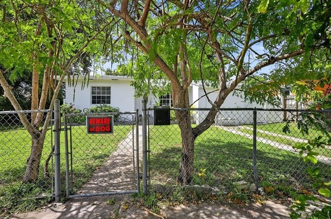 Primary Photo - 40 NW 68th St