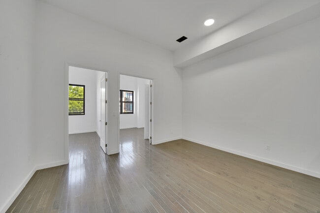 Building Photo - 1106 Halsey St