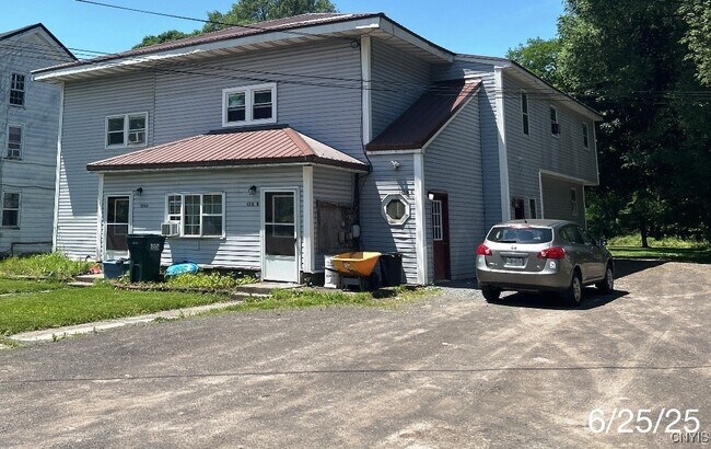 Building Photo - 170 Oswego St