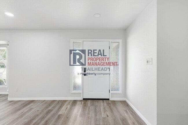 Building Photo - Spacious Modern 5 Bed / 2.5 Bath + 1 Bed / 1 Bath ADU in Wedgwood