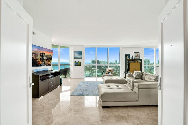 Building Photo - 101 S Fort Lauderdale Beach Blvd