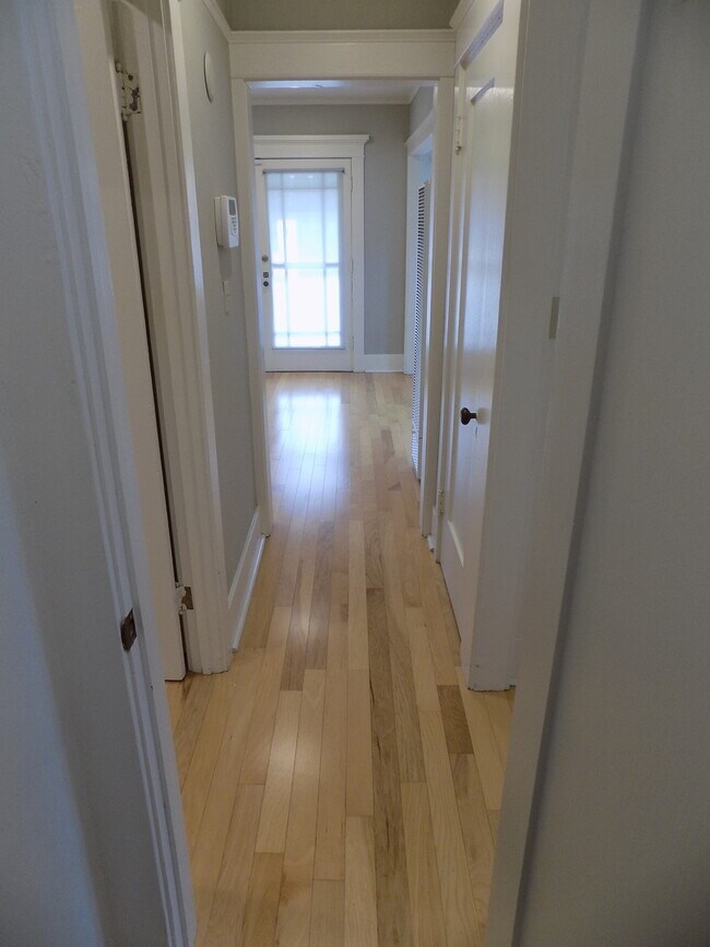 Building Photo - R0463