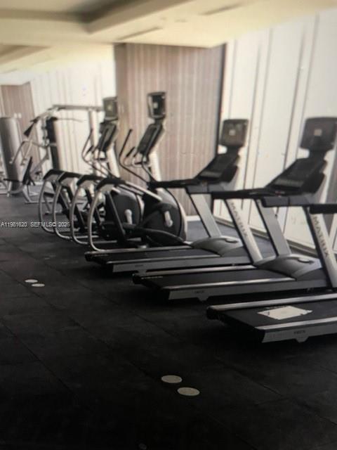 Building Photo - 1010 SW 2nd Ave