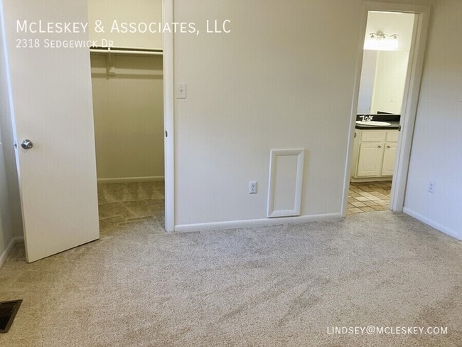 Building Photo - 2318 Sedgewick Dr