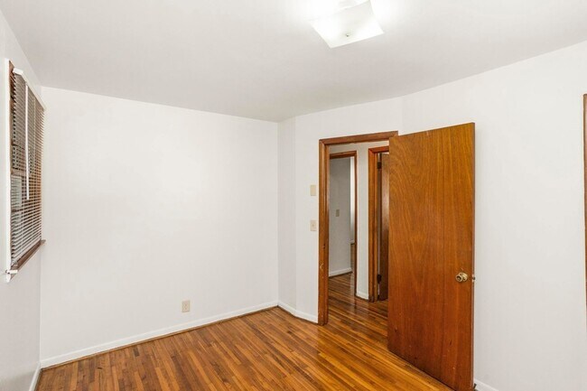 Building Photo - 2510 9th Ave S