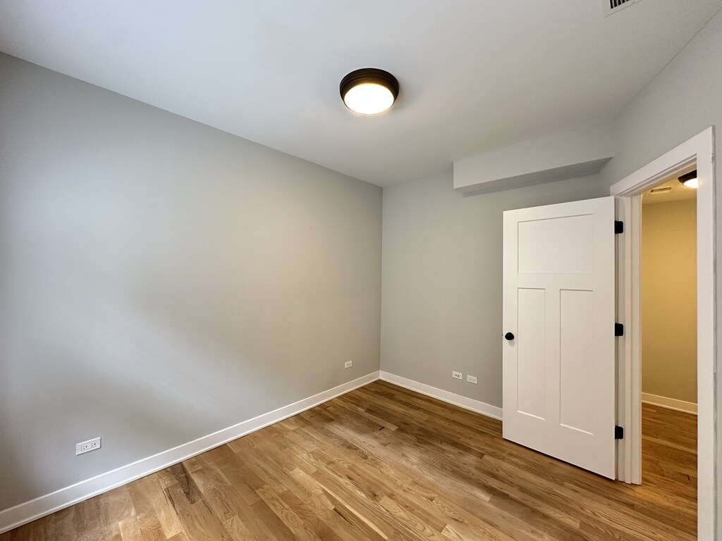 Building Photo - 2217 W Eastwood Ave