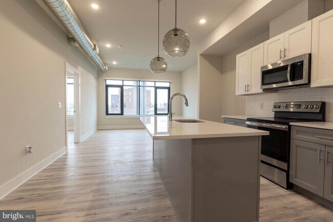 Building Photo - 2440 Kensington Ave