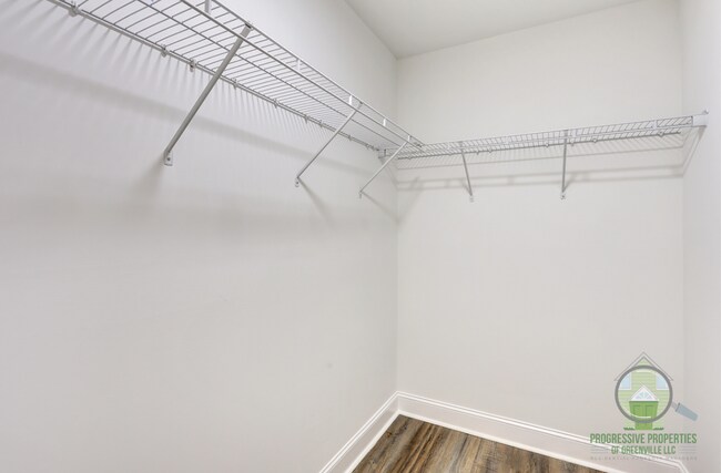 Building Photo - 127 Lyman Lodge Rd