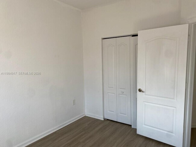 Building Photo - 3760 NE 9th Ct