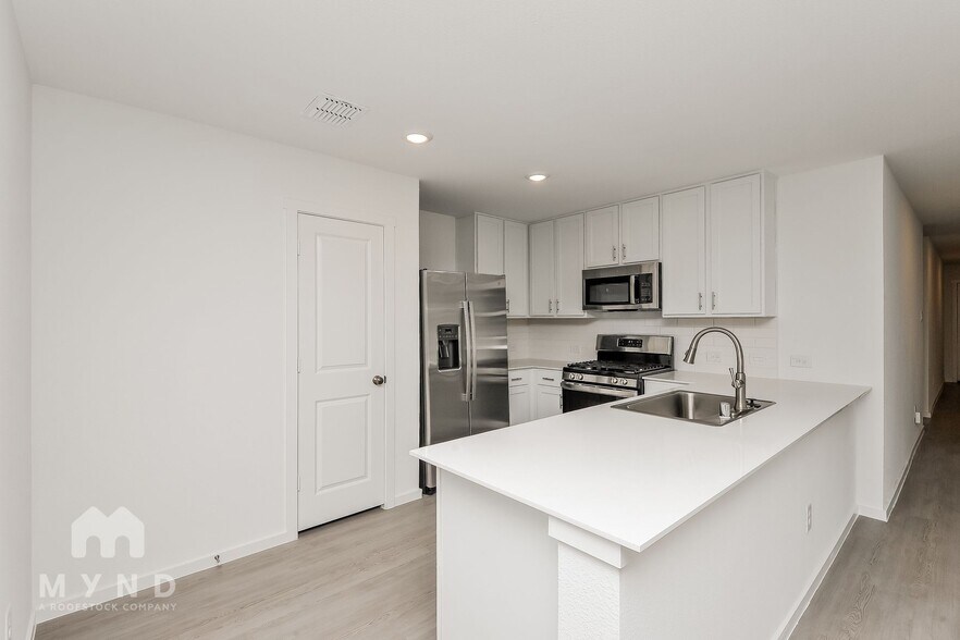 Building Photo - 2709 Mistwood Dr