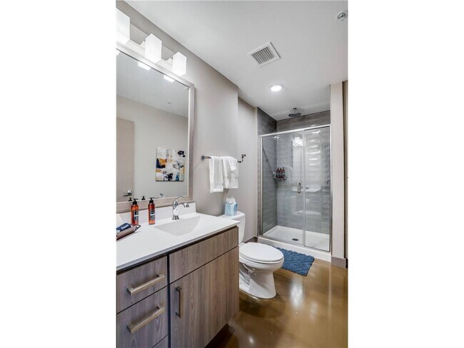 Building Photo - 728 3rd Sta