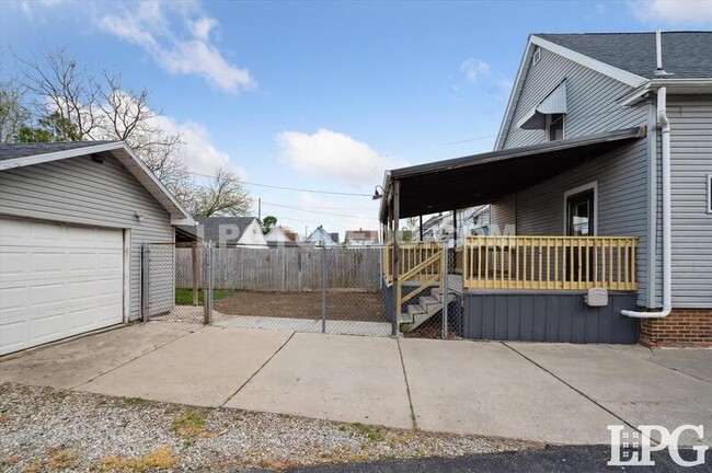 Building Photo - 533 Raymer Blvd