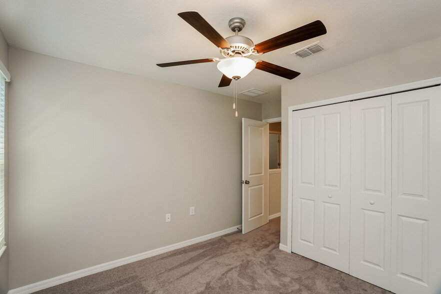 Building Photo - 7219 Spring Snowflake Ave