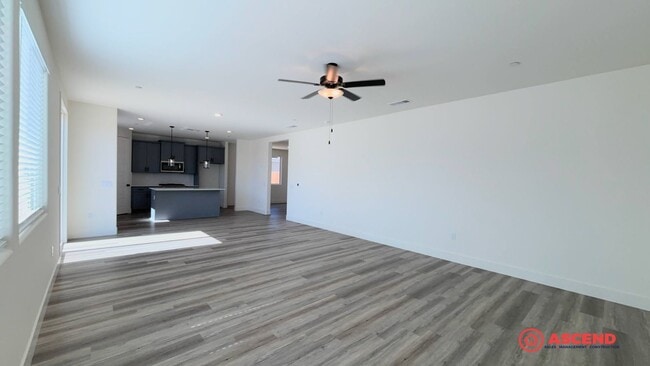 Building Photo - Lovely Home Near Frontier Highschool!