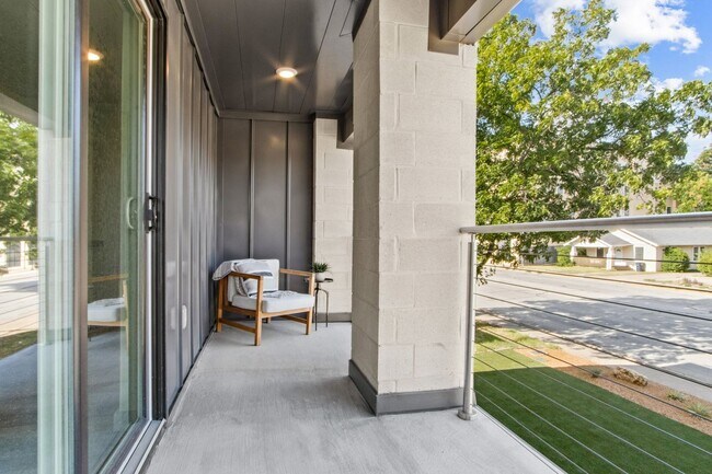 Building Photo - ** MOVE IN SUMMER 6/28/2028 ** 4 Bedroom 4.5 Bathroom Very Short walk to TCU campus