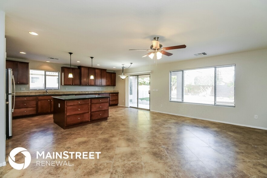 Building Photo - 1600 E Leaf Rd