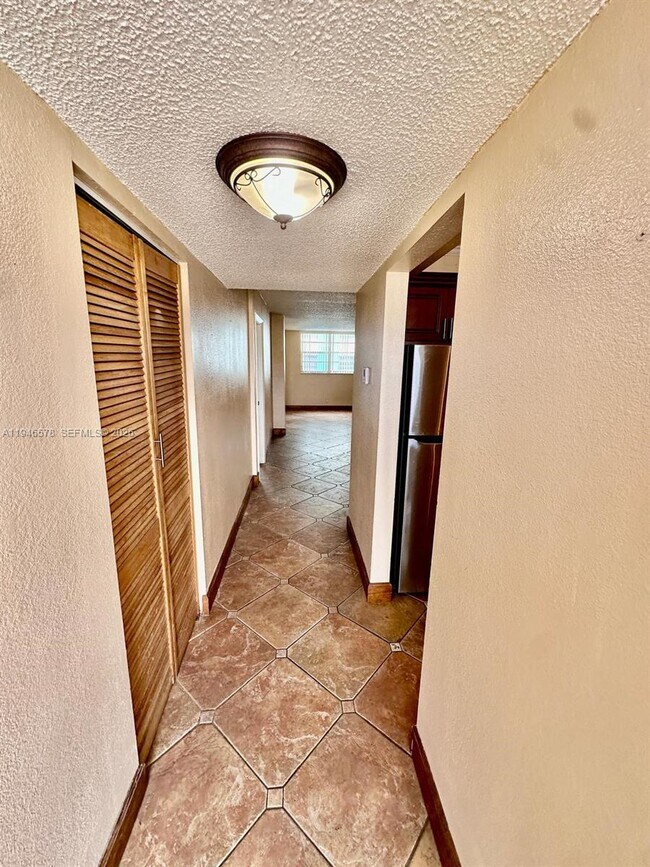 Building Photo - 2903 N Miami Beach Blvd