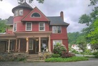 Building Photo - 60 Mills St