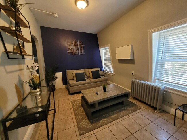 Building Photo - 280 Plainfield St