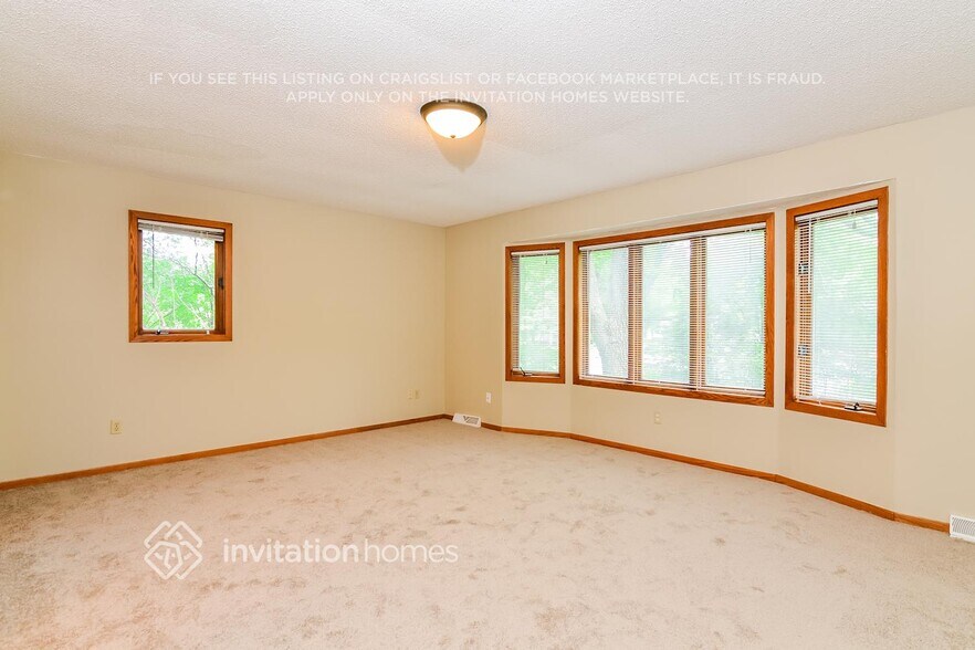 Building Photo - 15000 Wildwood Rd