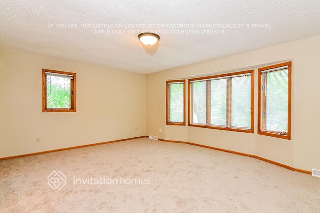 Building Photo - 15000 Wildwood Rd