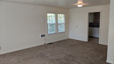 Building Photo - Nice 2 bed/1 bath located in the Whiteaker...