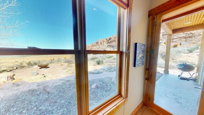 Building Photo - Luxurious and comfortable living experience