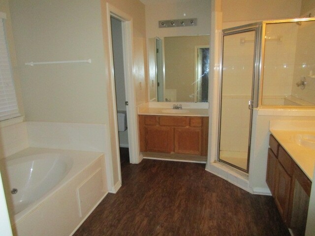 Building Photo - 1851 Green Oak Cir