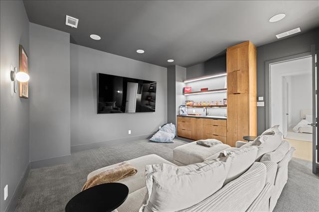 Building Photo - 5839 Richmond Ave