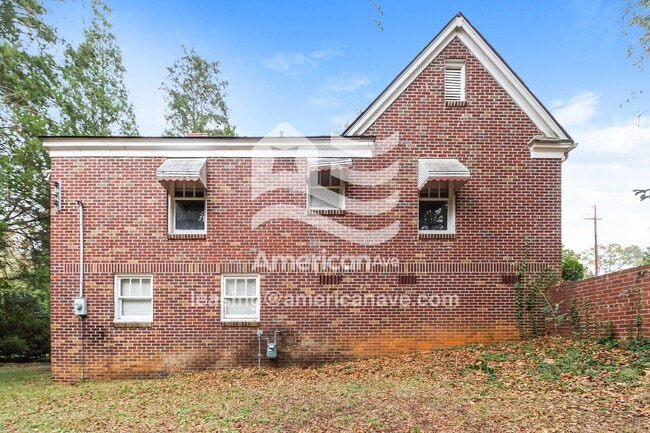 Building Photo - 4213 Ridgewood Ave