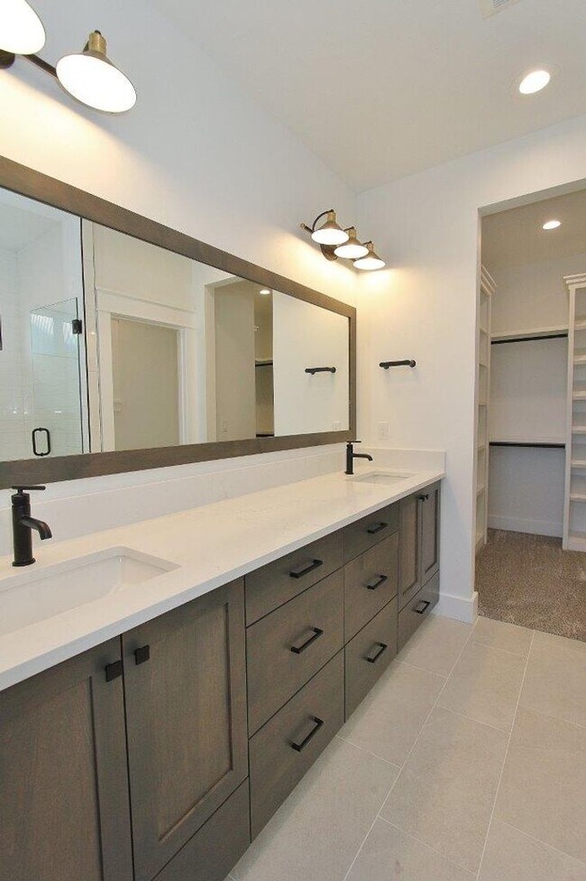 Building Photo - Immaculate Single-Level Patio Home