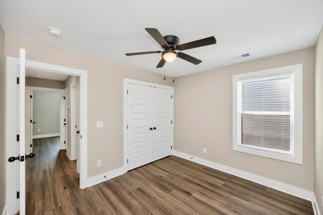 Building Photo - 206 Ross Ave