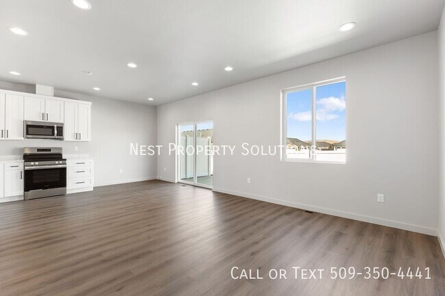 Building Photo - 370 Ivy St NE