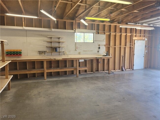 Building Photo - 1060 S Bunch St