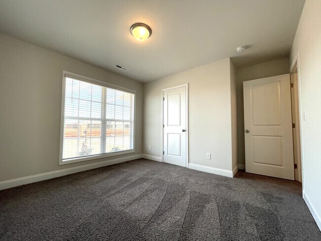 Building Photo - 12869 Tallulah Dr
