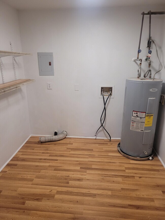 Building Photo - 4808 Fordham Dr