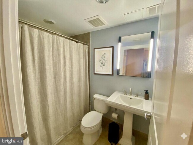 Building Photo - 2301 Champlain St NW