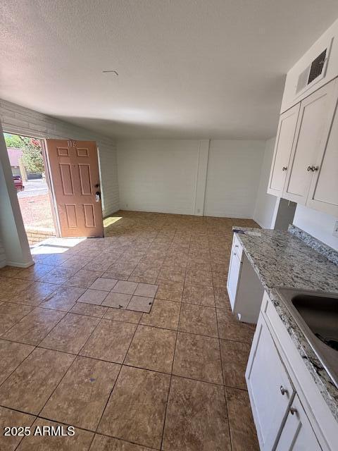 Building Photo - 2333 W Glenrosa Ave