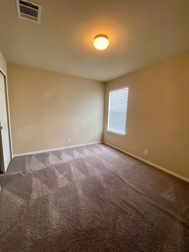 Building Photo - Charming New Braunfels Home Available for Immediate Move In