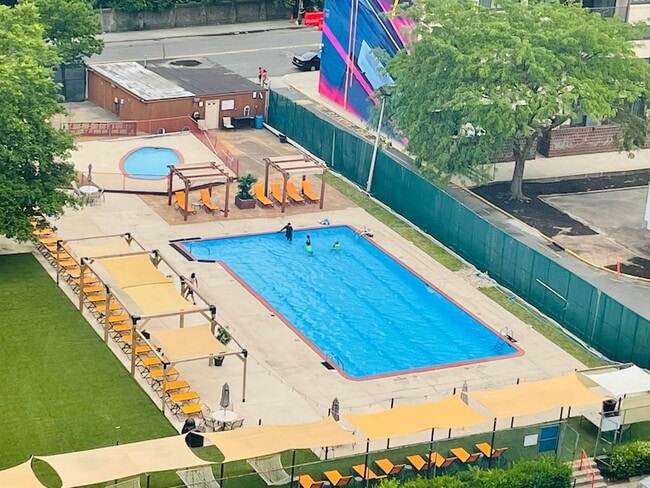 Building Photo - 10 Huron Ave