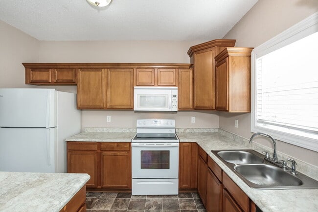 Building Photo - 5834 Long Lake Ln.