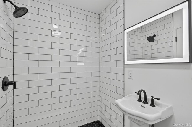 Building Photo - 165 W Main St