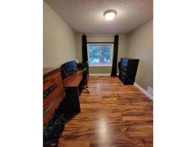 Building Photo - 3BR Townhome | Ensuite Primary + Walk-In Closet | Upper Laundry-Avail. June 1st